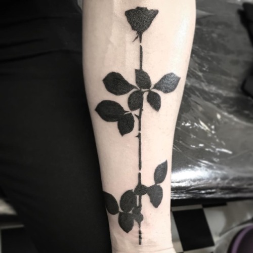 Always love doing band tattoos and especially when it’s a band I love too. Rose from @depechem