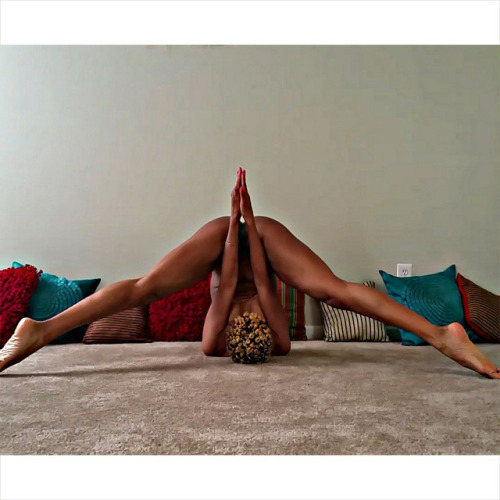 ebonynudes:  Maat Petrova Flexible nude pussy yoga 