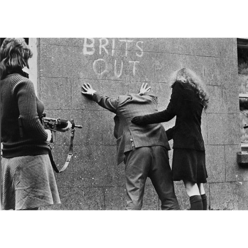 Patrick Chauvel, &ldquo;Les filles de l'I.R.A.&rdquo;, Belfast, Irlande du Nord, 1969