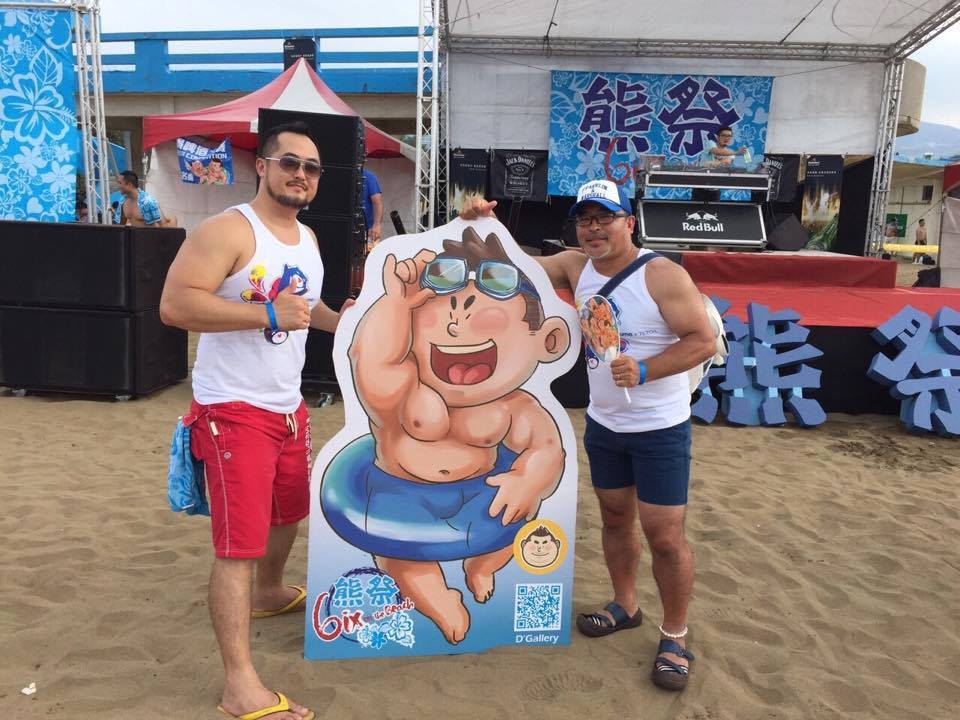 noodlesandbeef:  gaymanga:  Bear Festival (熊祭) is a huge bear beach party in
