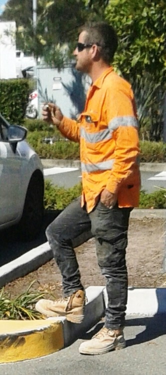 tradiewatch:Mid-morning smokeSmoking indeed