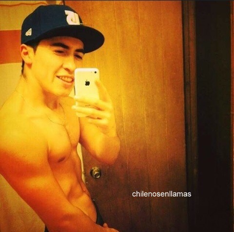 sampatestotr:  chilenosenllamas:  Isaias, 26 años.Macho caliente. Quillota. 2da parte aquí: https://chilenosenllamas.tumblr.com/post/150473532354/2da-parte-de-isaADas-macho-hetero-caliente-de  andate pesao !!!!!!! 