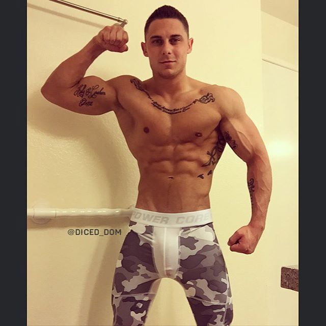 muscleworshipandhirehim:Muscle worship IG: diced_dom