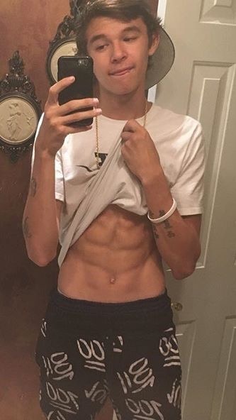 https://horniboisteenbois.tumblr.com/post/167682568704