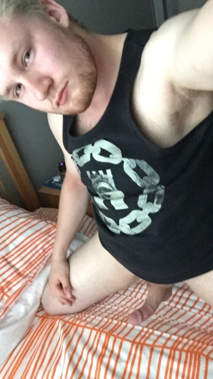 mrt96:Really horny this afternoon, love the way my dick looks