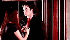 oisousincero:  “What is she doing with Damon?”