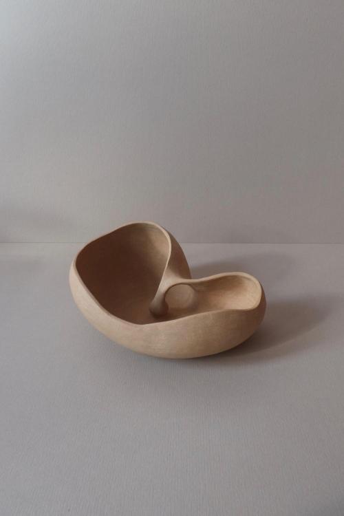 These vessels by Charlyn Reyes of somewhat aortic reference are really refreshing on the eyes. The b