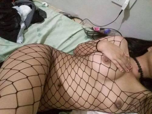 filipinaxxx: Showing off my new fishnet! xx
