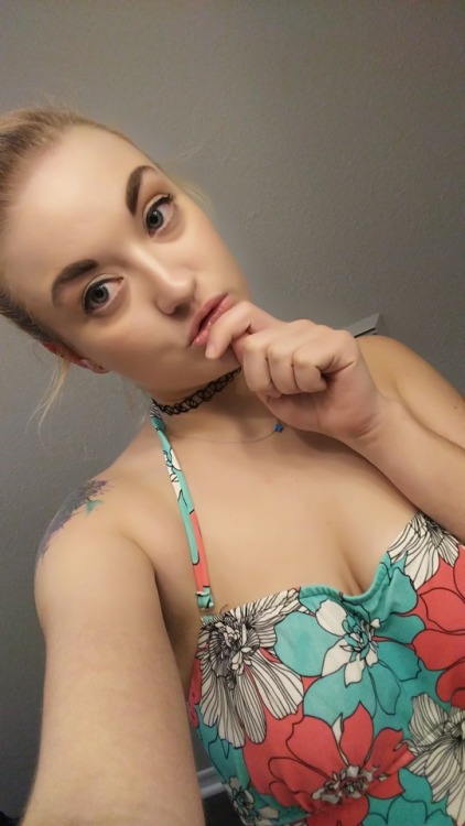 yerdua-pixel:  When your friend has the best selfie lighting/mirror ever in their bathroom…  Psst. There’s nude versions of this on my private blog ;) message me!!