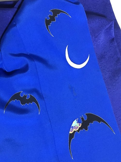 Iromuji (one color kimono) with the cutest crest: an embroidered bat <3 (design by @javasparrow9,