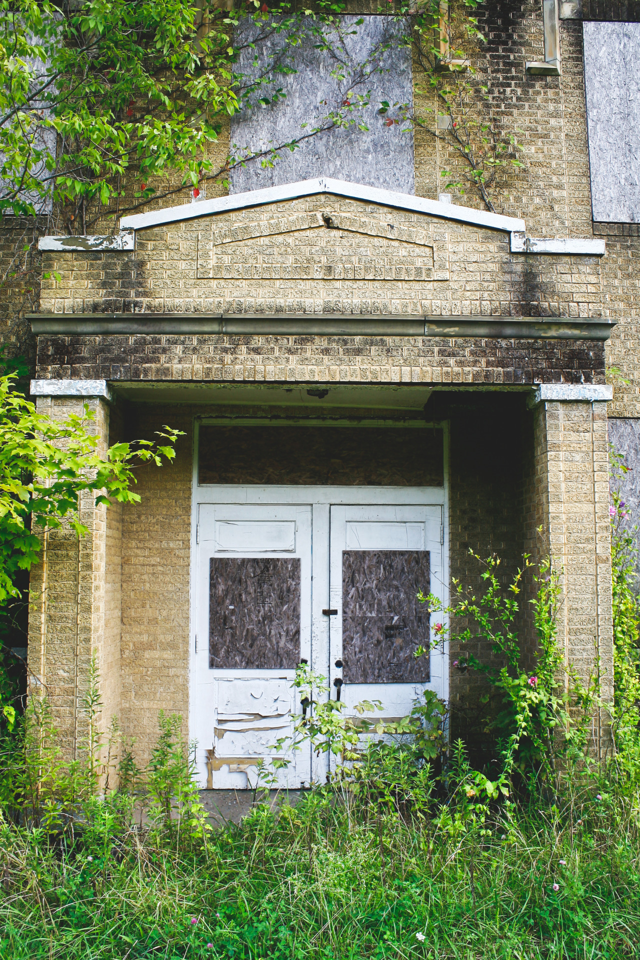 abandonedappalachia:  Windsor Grade School No. 1Closed in 1994Windsor, Ohio