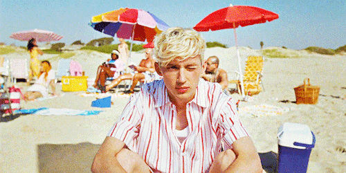 lgbtsource:TROYE SIVAN − LUCKY STRIKE