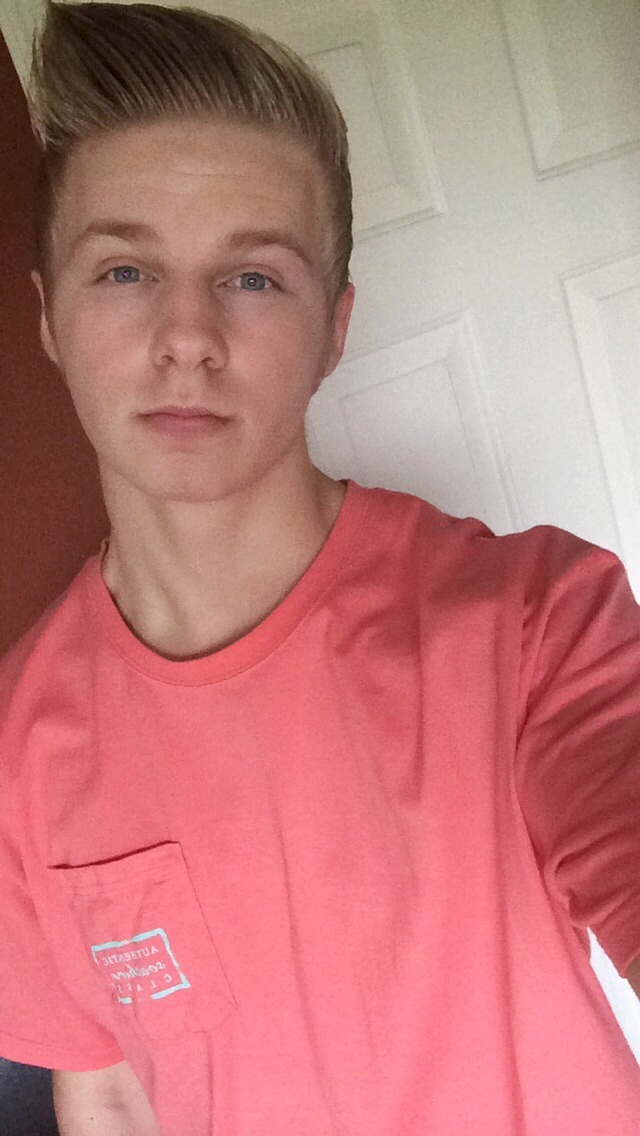 zackarypark:Six selfies;