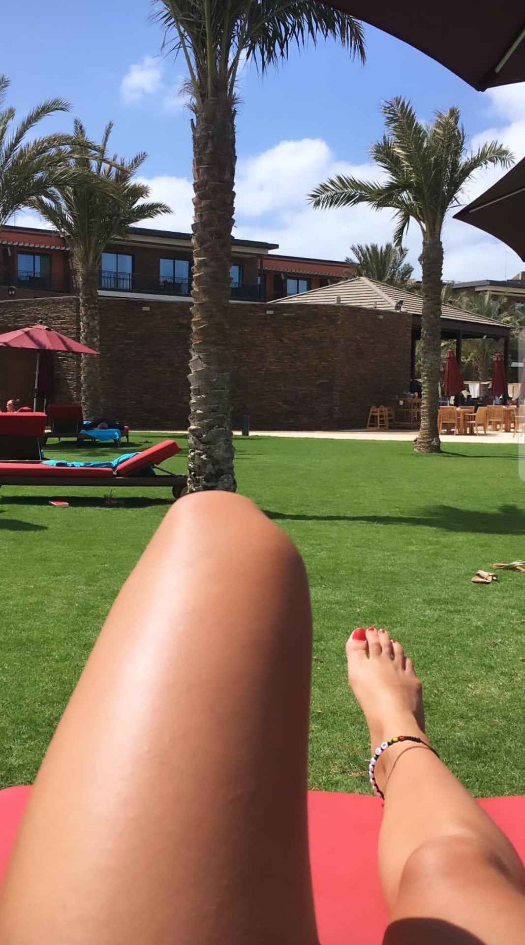 lovetotasteher420:  ria20x:    ❤️❤️❤️👃👅👣
