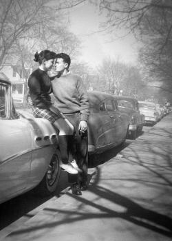 n-o-i-r-w-h-i-t-e:    1950s young couple (x) 