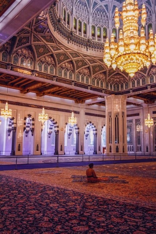 Sultan Qaboos Grand Mosque, Muscat, Sultanate of OmanThe Sultan Qaboos Grand Mosque is the main mosq