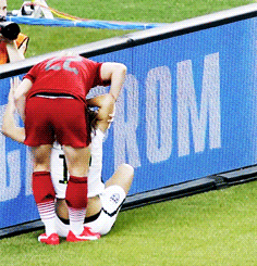 uwntobsession:Tobin Heath and Tabea Kemma