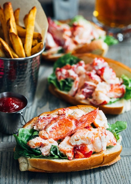 daily-deliciousness:Maine lobster rolls