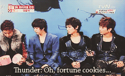 sheakaluvsjungjihoon:    Seungho meets fortune cookies for the first time •ᴥ•