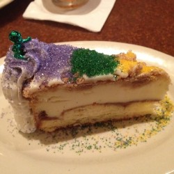 sometimesafox:  King cake cheesecake! #cheesecakebistro  oh lorty