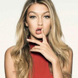 girls–collection:  Gigi Hadid@gigihadid on