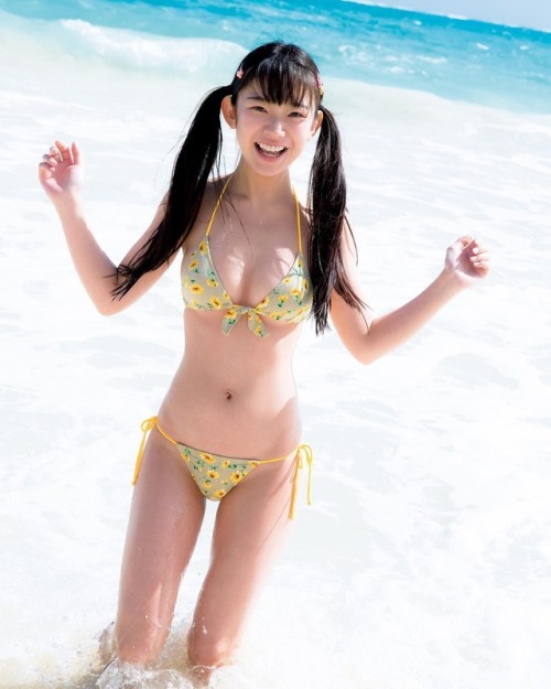 technotaku:   Nagasawa Marina (長澤茉里奈) http://img.technotaku.com/image/72955/gravure+nagasawa+marina+/?referer_service=ifttt 