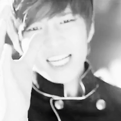    UKISS hand porn in Alone   