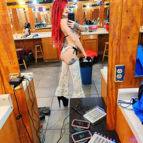 stripper-locker-room:  https://www.instagram.com/morrighan420moon/