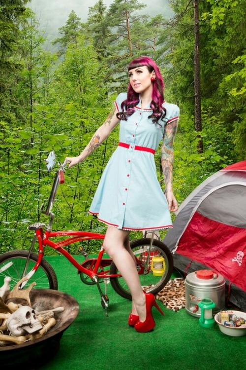 alternative-pinup:Alternative Pinup http://alternative-pinup.tumblr.com/Setting up the camp site