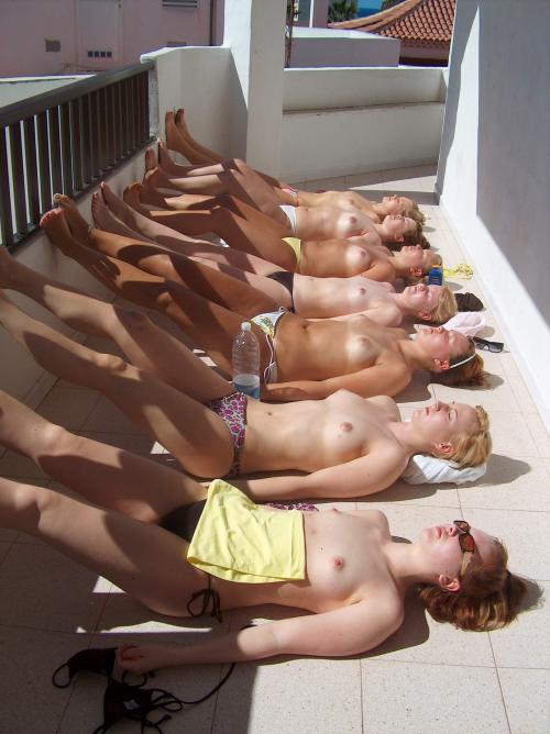 ilovehugetits:  How could you say no to multiple topless girls 