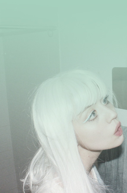 artschool-dropout:  FOR MORE ART-SCHOOL CHICKS!!! 
