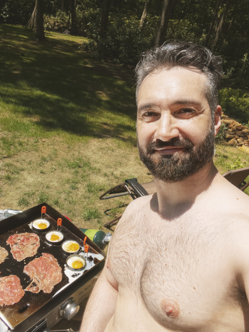 albydamn: Today was breakfast alfresco day. Buon appetito 