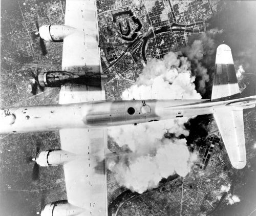 flytofight:  Boeing B-29 Superfortresses flattening Osaka, Japan in 1945.  More Japanese were k