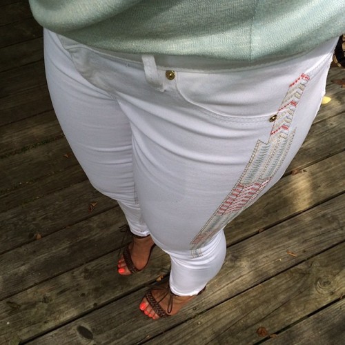 Love, love, love the embroidery on these @justfabonline jeans. (p.s. This summer I’m confronti