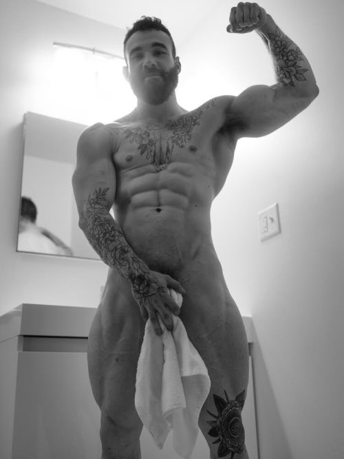 xq28-xq28:  the-swole-strip:  https://the-swole-strip.tumblr.com/   64. Rob Steel  - Towel Tease - 9.7