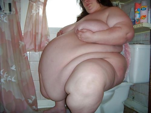7yo1lo3:  hillenjoe:  HUGE BELLIES  Amazing 