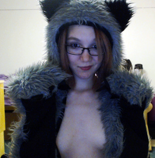 silencedcathedral:  trying to pick a new avatar picture for MFC. I figured that since I can’t log on, I might as well still be productive. 