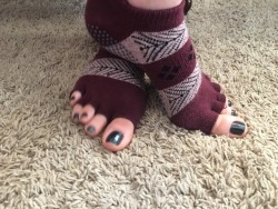 femalefeetonly:  opentolife37:  Off to Pilates.. with these sexy toes!💕💋😍👣  Lucky rug .