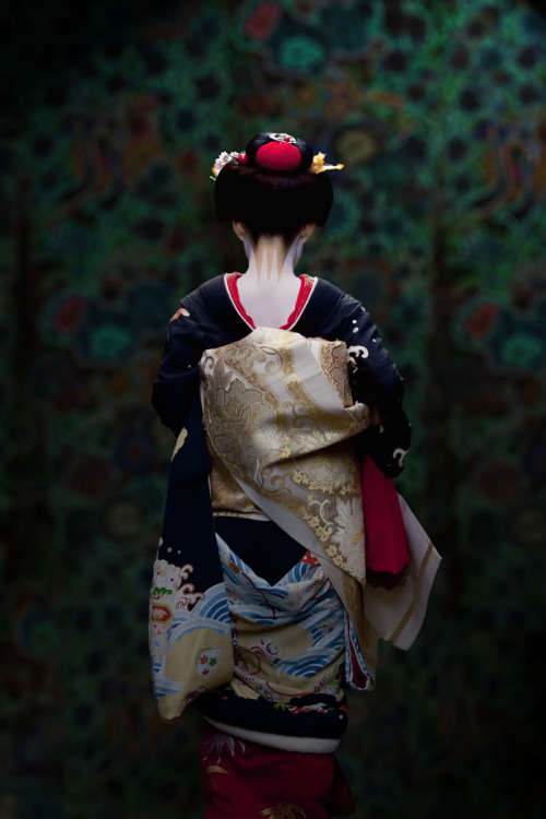 fuckyeahjapanandkorea:  Expecting of evening by Onihide  