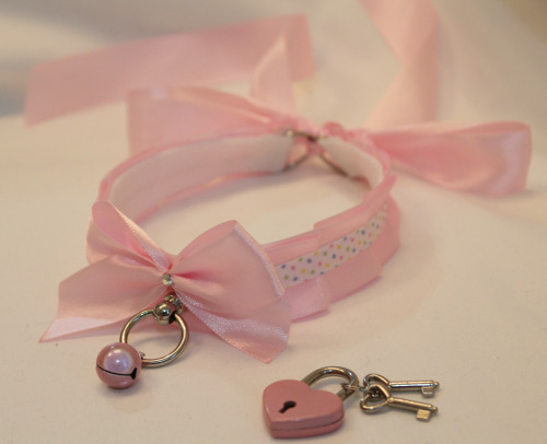 kittensplaypenshop:  Custom collar from the build your own collar listing :3 They also added a lock <3 