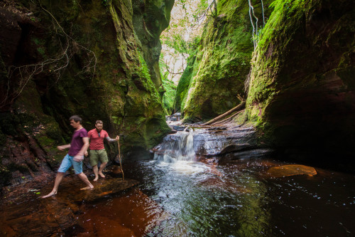 Exploring the Devil’s Pulpit.