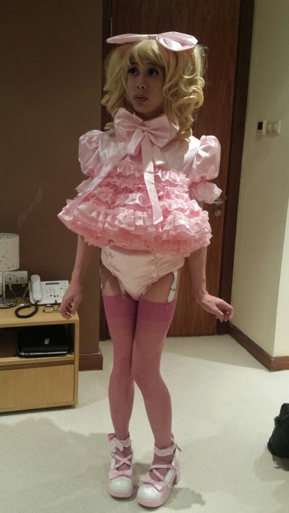 sissybimbodolly: I love being a completely air-headed sissy bimbo!