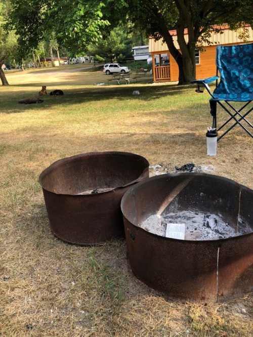 hotwifecouplemi:chiotti123:Camping life for meCamping for my next mini-vaca. Love to go camping