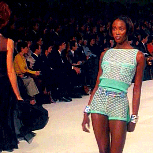 naomihitme:  Naomi @ Chanel Spring/Summer 1997