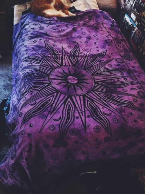 just-a-rasta-girl:  I need a bed like this!!!!!!!!! To have insane dreams…. 