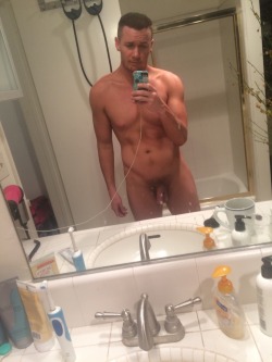 paulboulon:  Quick take that pic! (Don’t judge my dirty mirror)
