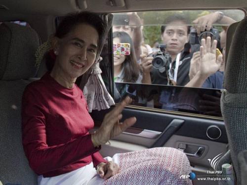 The NLD chairperson Aung San Suu Kyi arrived at the polling station where she cast her vote in Bahan