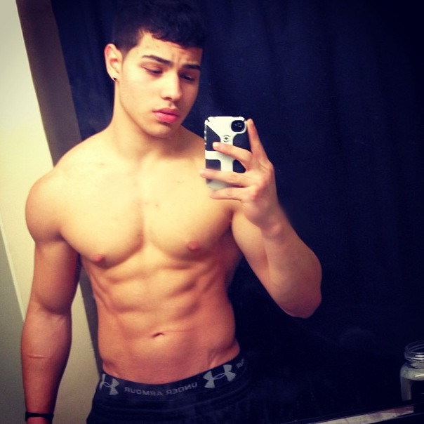 talldaddy:  http://talldaddy.tumblr.com/