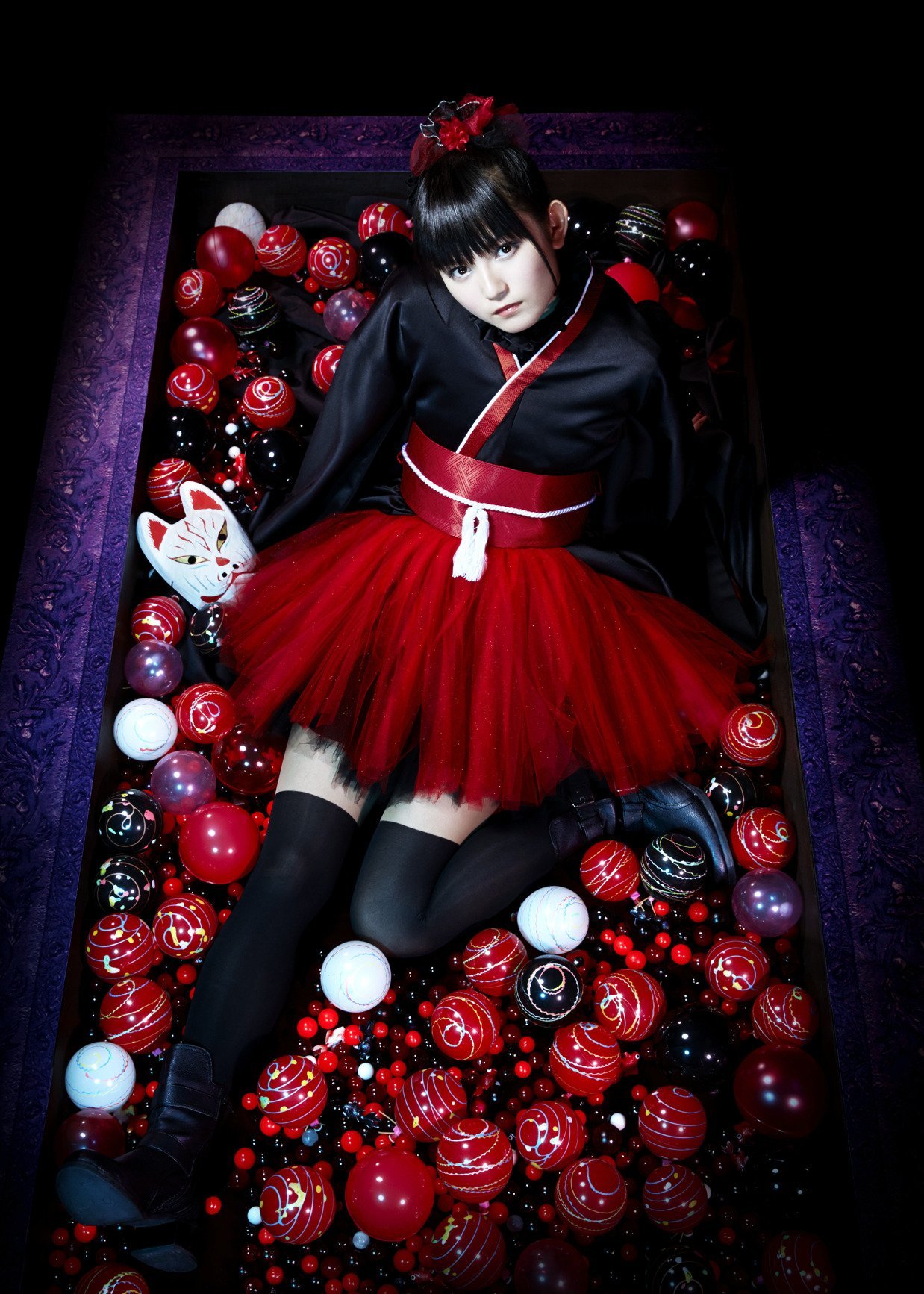 rosamour:  RT @aaaaayumiiiii: 最近BABYMETAL界隈の方からたくさんフォローして頂いてます💕🔥💀🔥💕ありがとうございます🙇ベビメタちゃんとはMARQUEEで2回プロップスタイリングさせて頂きました◎今ならもっと凄いセット作れる😂またぜひ一緒にお仕事したい♡