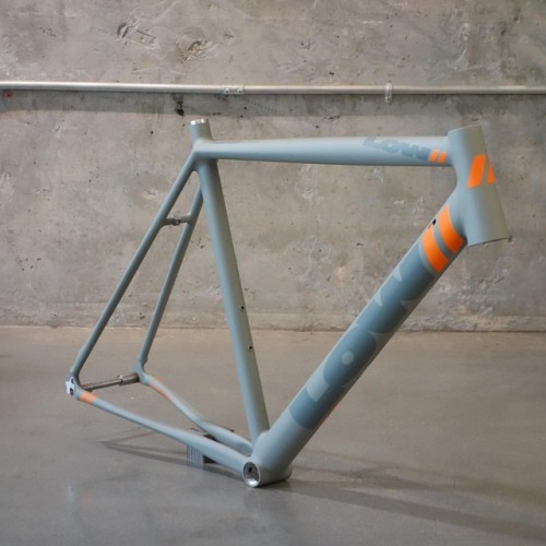lowbicycles:#mkiroad , mouse gray, gray LOW, Orange // #thismachinekillscarbon #faaw #lowbicycles (a